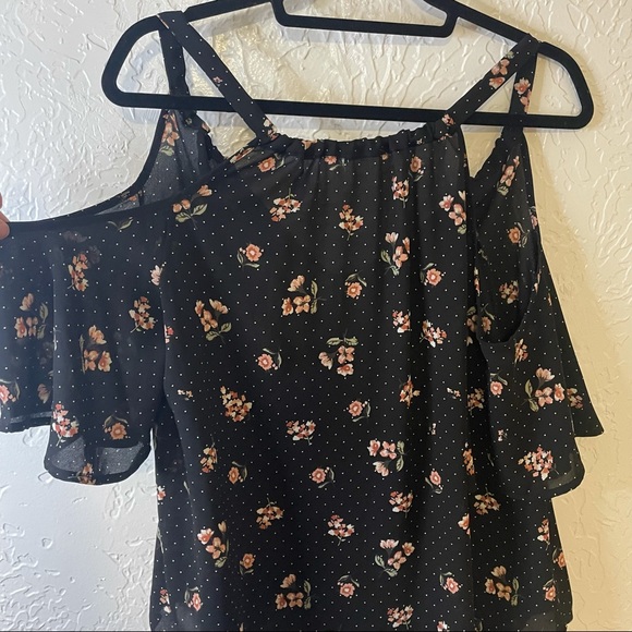 🌻Sienna Sky Polka Dot Floral Cold Shoulder Top - Picture 4 of 6